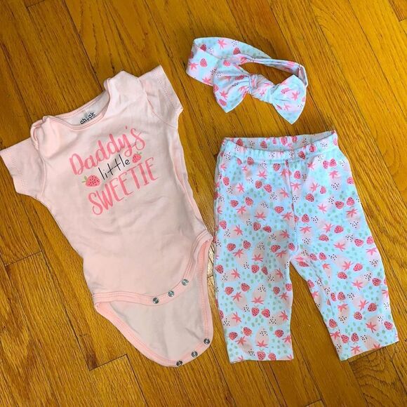 chick pea Other - — Chick Pea — Adorable 3 piece baby girl outfit 3-6M